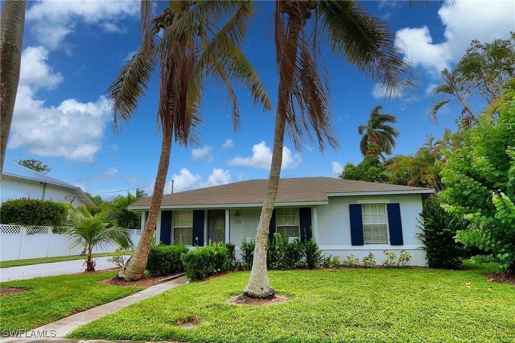 714 11th Street N - Photo 4
