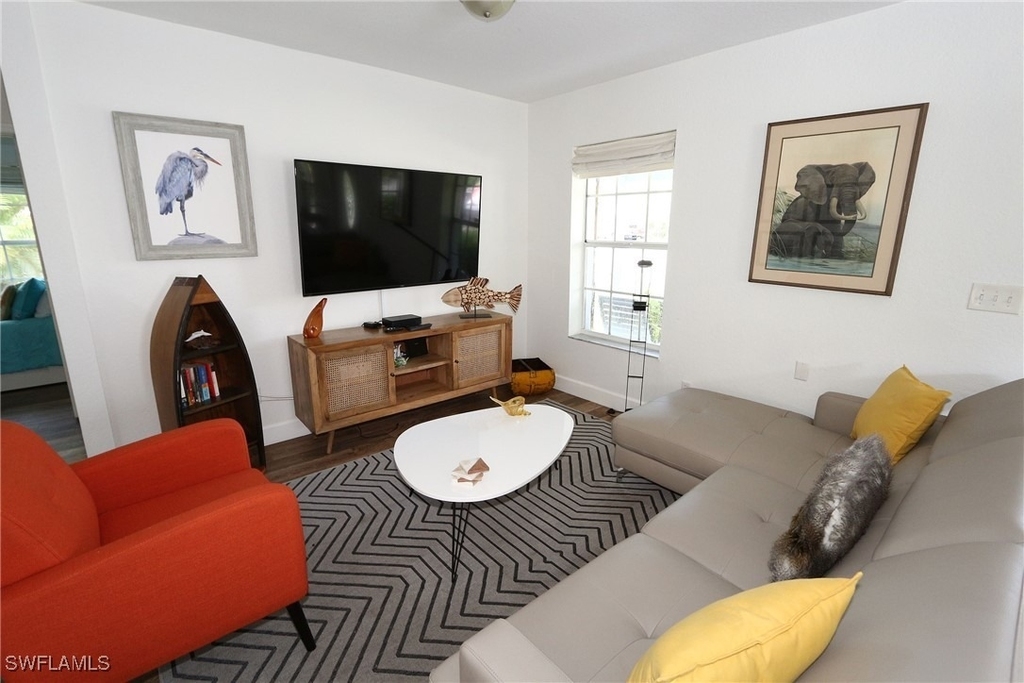 714 11th Street N - Photo 16