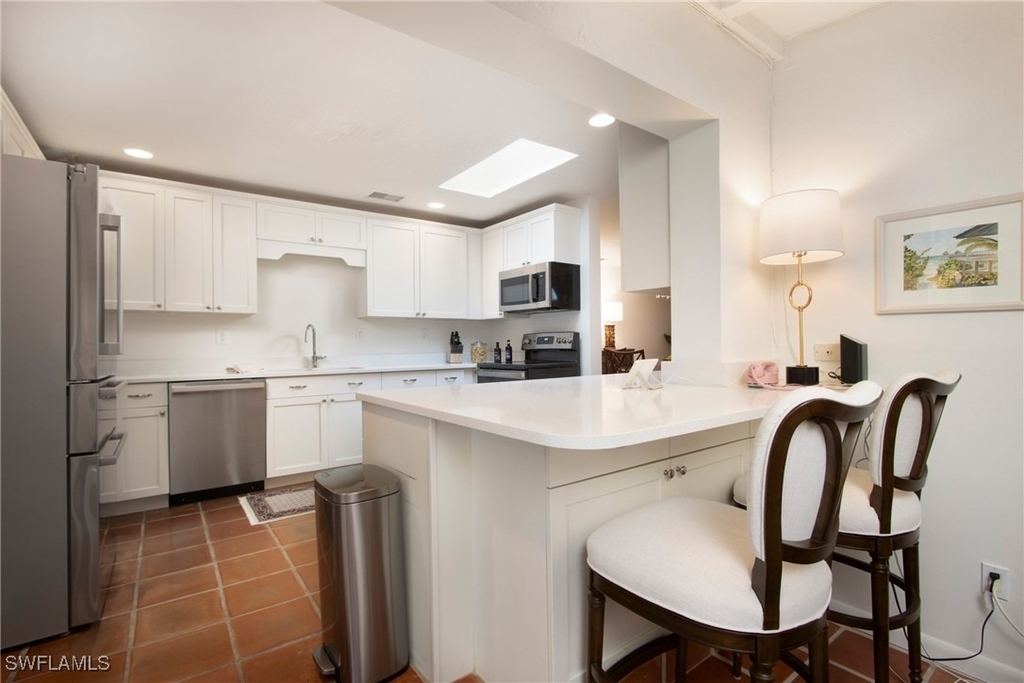 359 2nd Avenue N - Photo 8