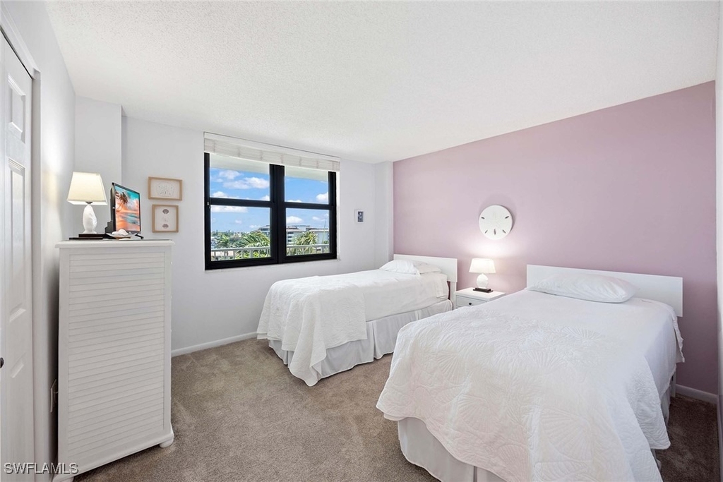 260 Seaview Court - Photo 14