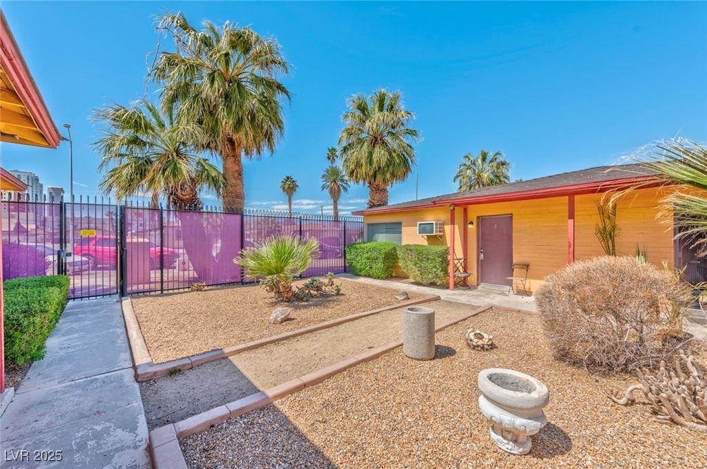 210 N 10th Street - Photo 2