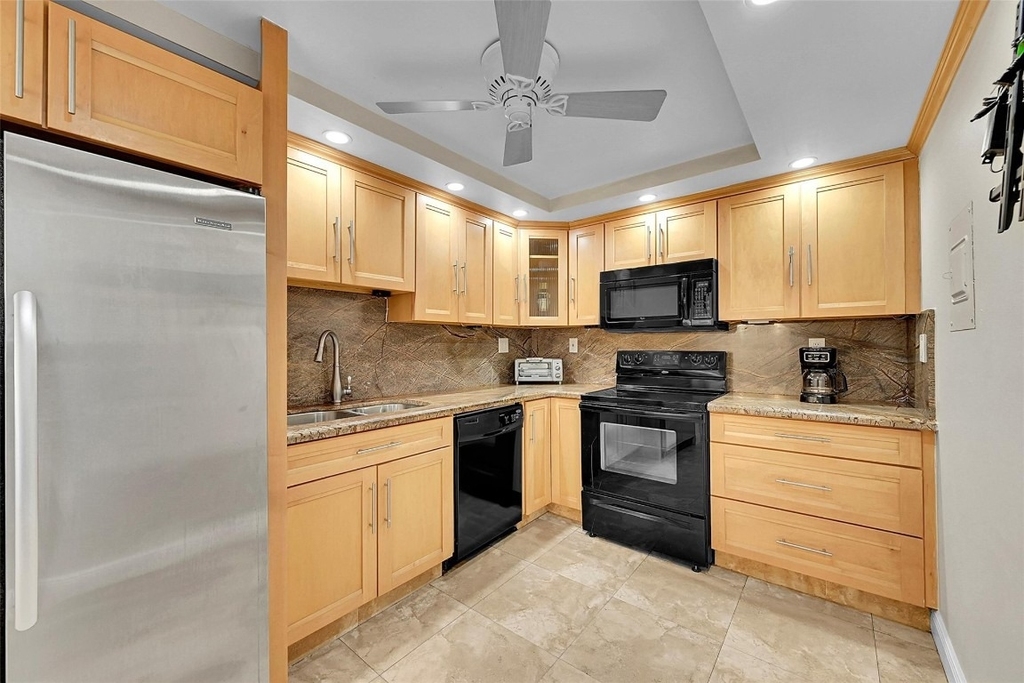 525 N Ocean Boulevard - Photo 0