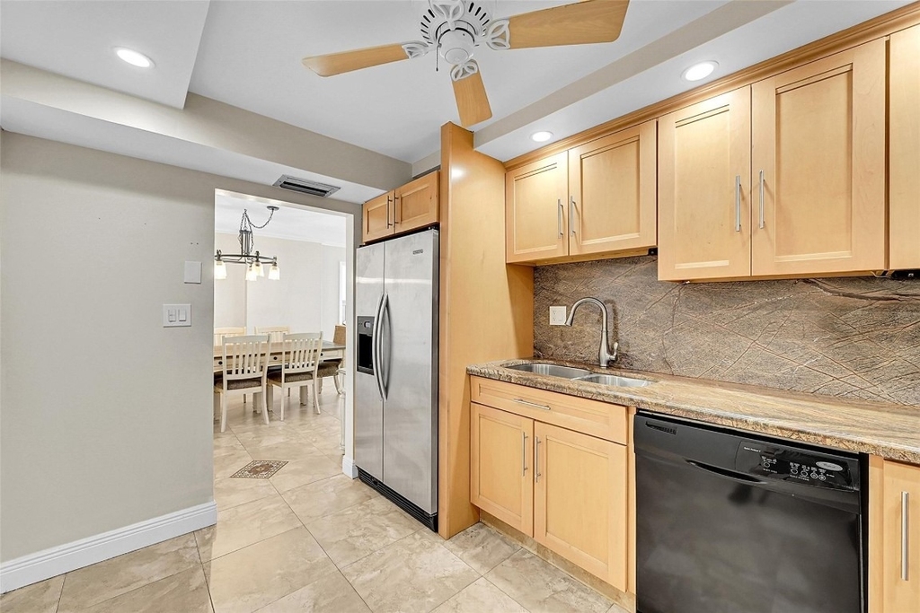 525 N Ocean Boulevard - Photo 1