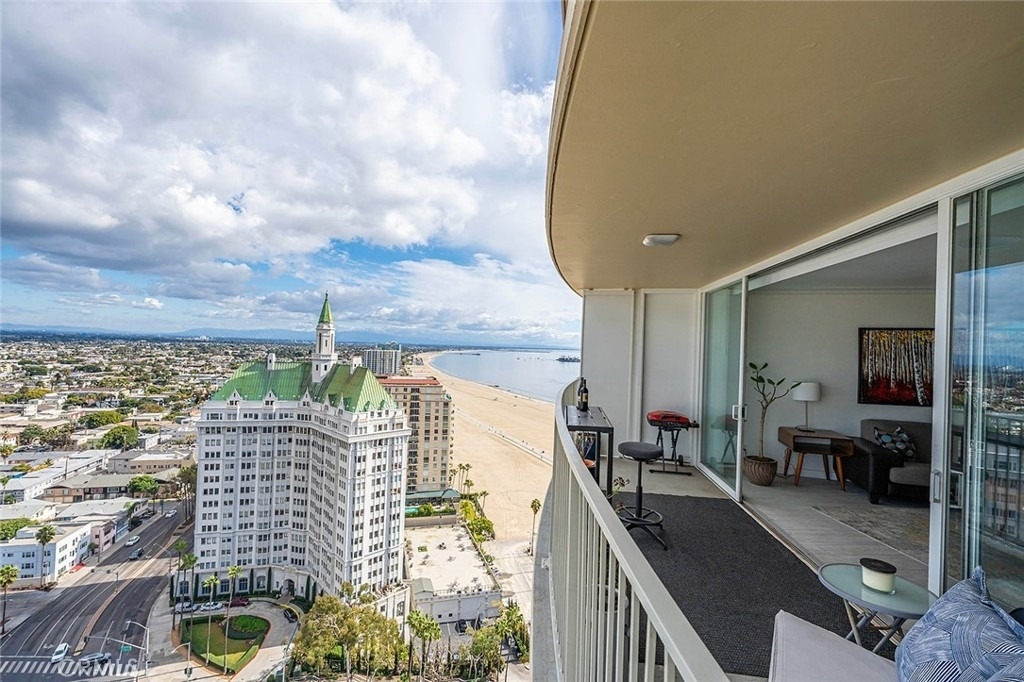 700 E Ocean Blvd - Photo 0