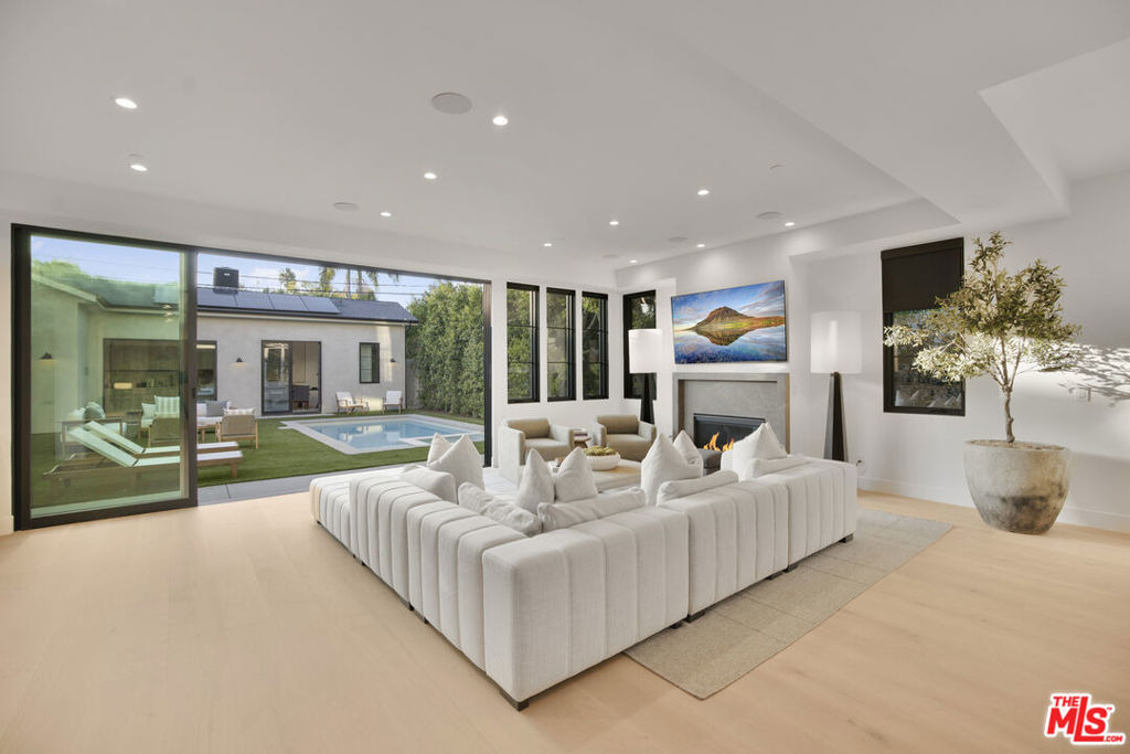 4433 Kraft Avenue - Photo 4