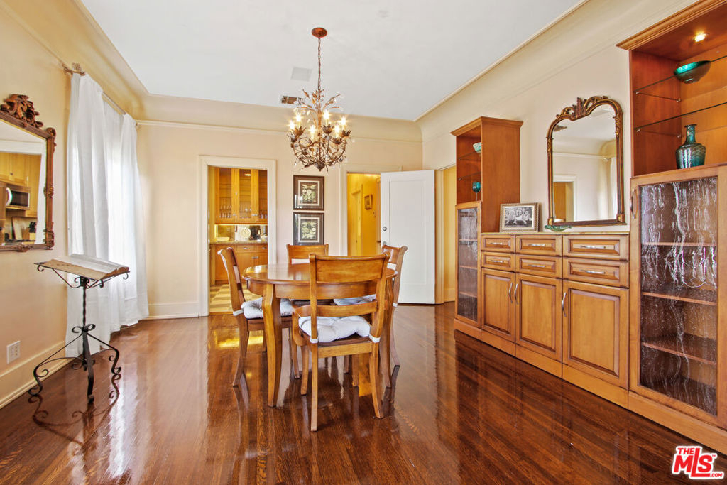 617 N Plymouth Boulevard - Photo 8