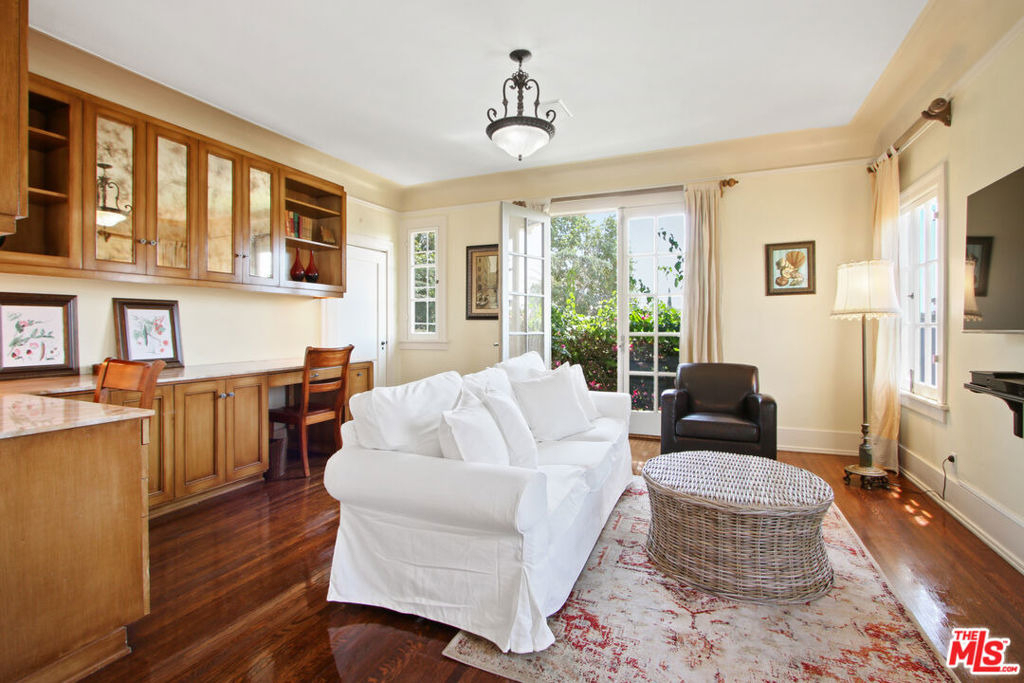 617 N Plymouth Boulevard - Photo 5