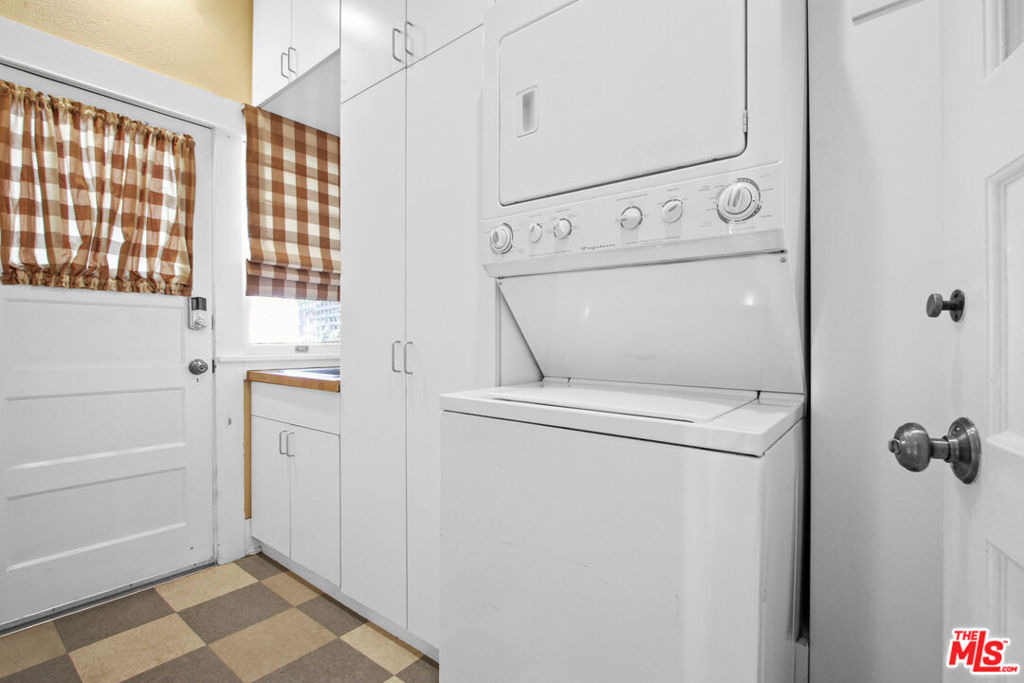 617 N Plymouth Boulevard - Photo 16