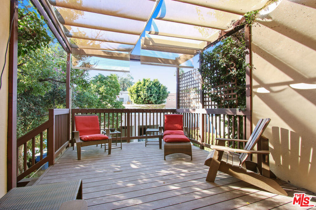 617 N Plymouth Boulevard - Photo 17