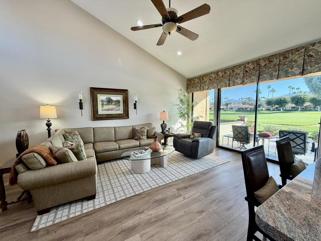 205 Las Lomas - Photo 4