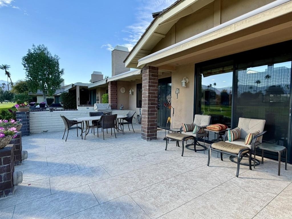 205 Las Lomas - Photo 1