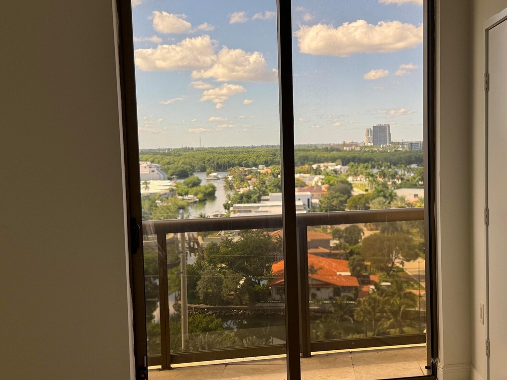 16275 Collins Avenue - Photo 17