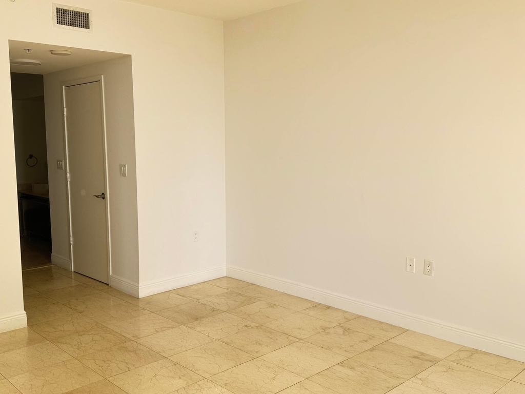 16275 Collins Avenue - Photo 11