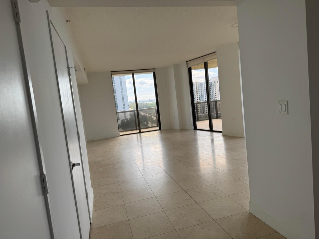16275 Collins Avenue - Photo 29