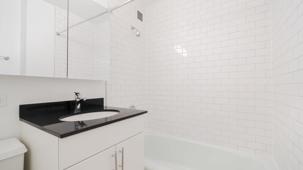 245 E. 40th St. - Photo 10