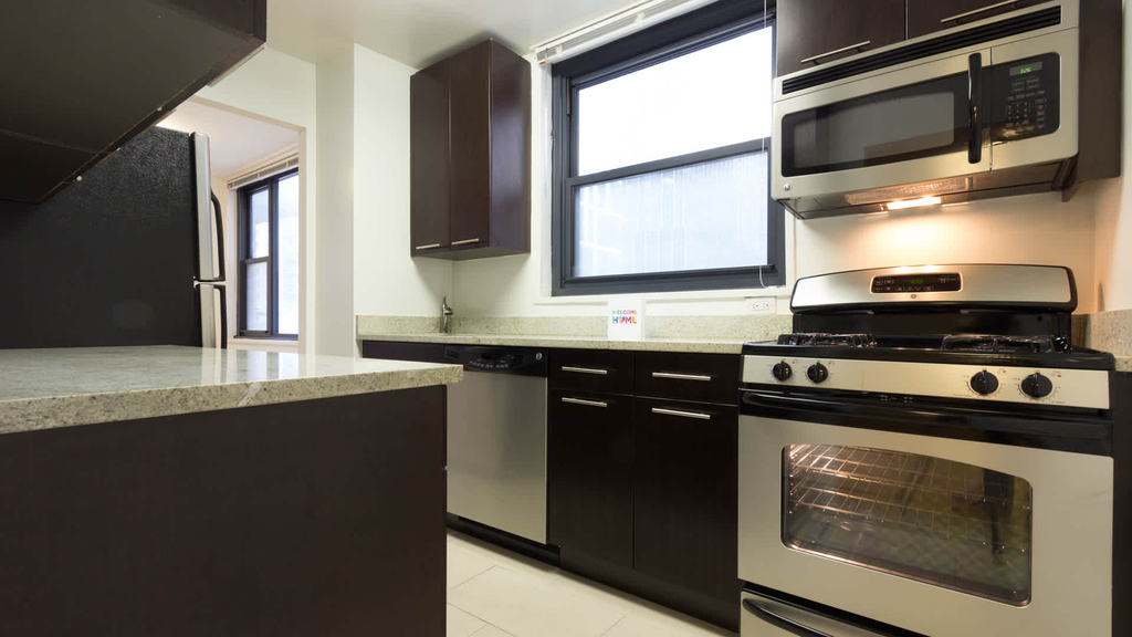 245 E. 40th St. - Photo 3