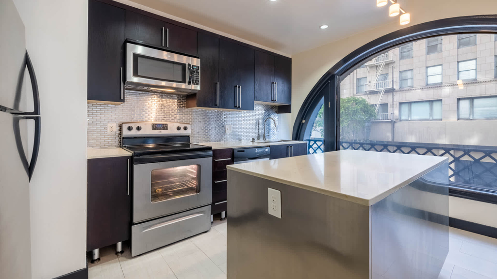 609 S. Grand Ave - Photo 4
