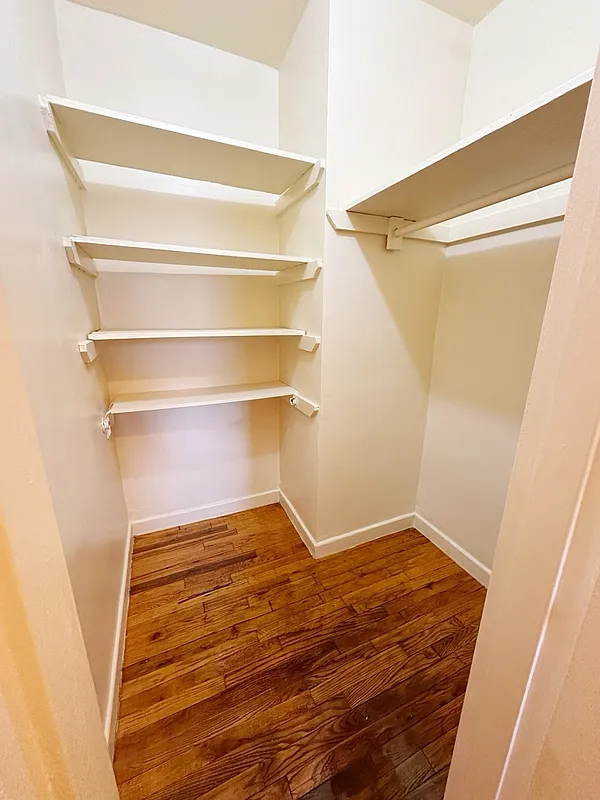 35-15 Leverich Street - Photo 5