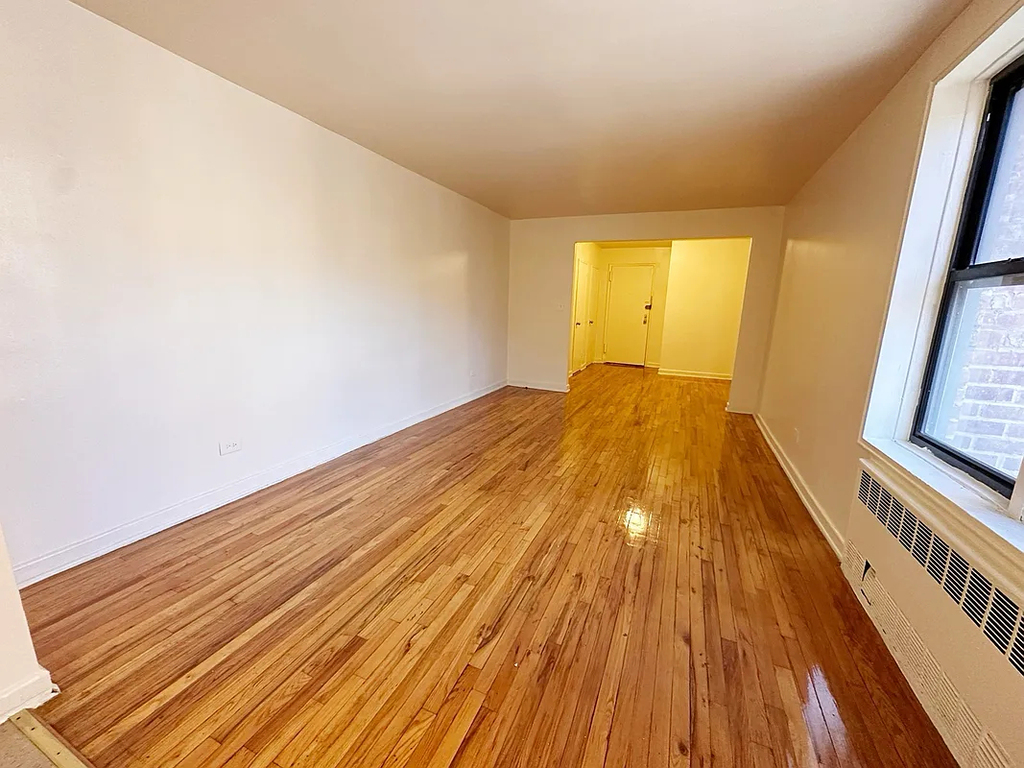 35-15 Leverich Street - Photo 4