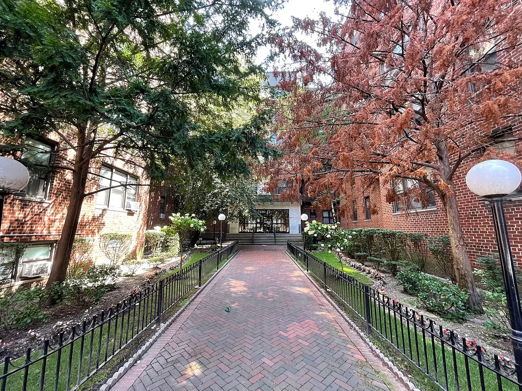 37th Avenue and 74th Street - Photo 7
