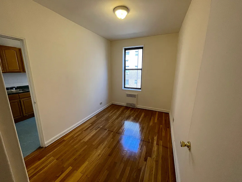 37th Avenue and 74th Street - Photo 3