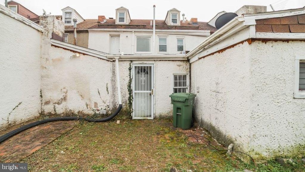 624 Stirling Street - Photo 3
