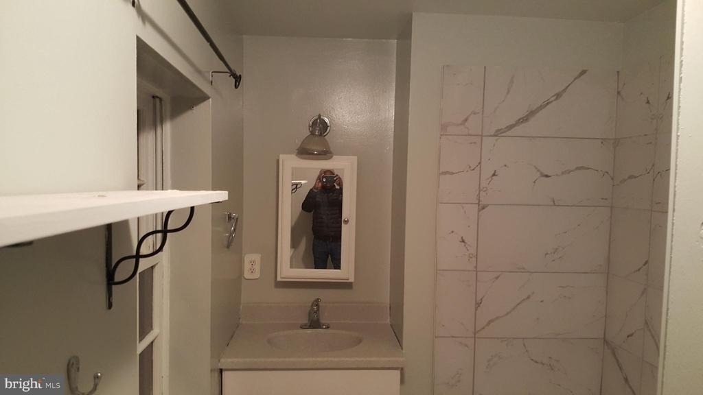 624 Stirling Street - Photo 7