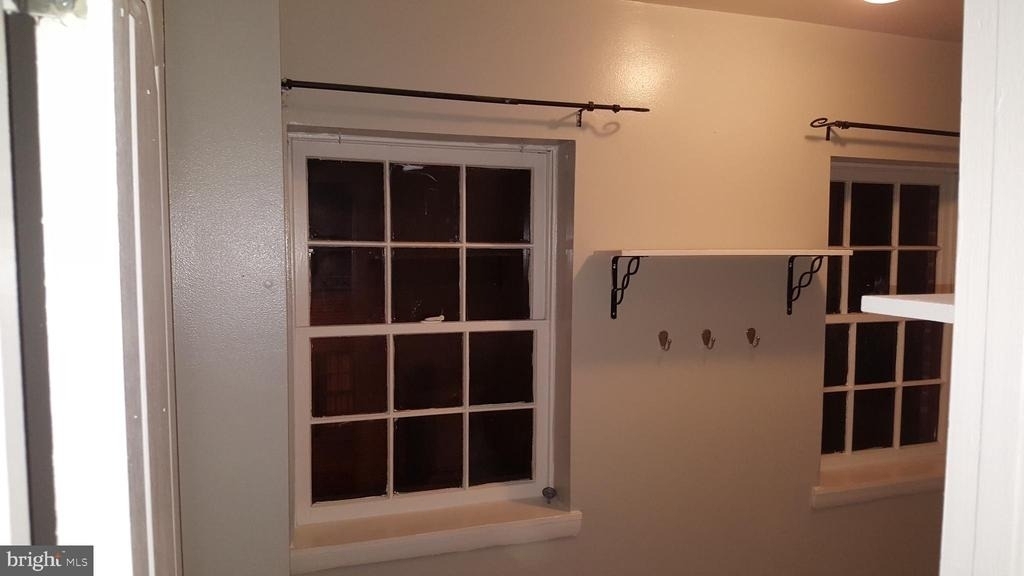 624 Stirling Street - Photo 6