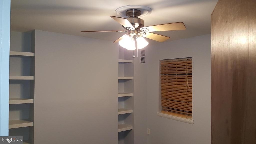 624 Stirling Street - Photo 4