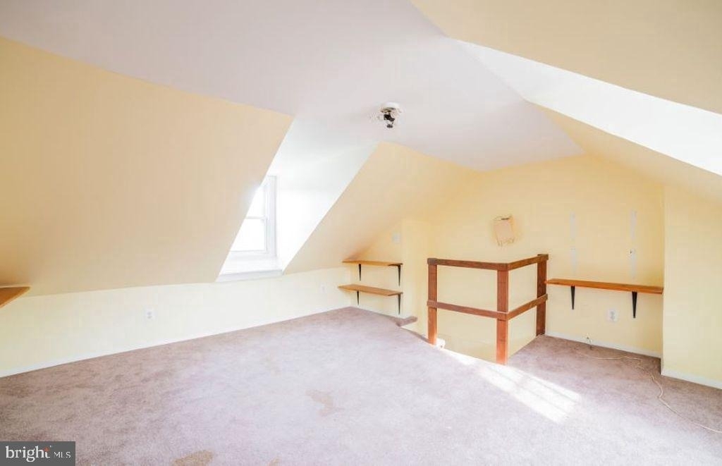 624 Stirling Street - Photo 0