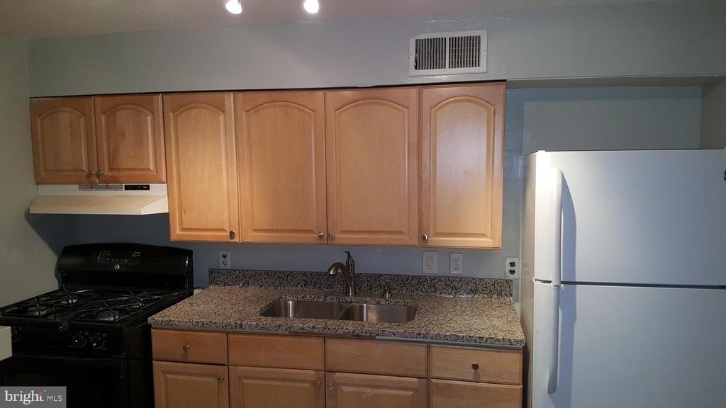 624 Stirling Street - Photo 17