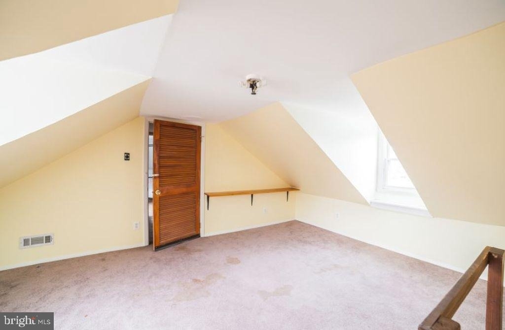624 Stirling Street - Photo 1