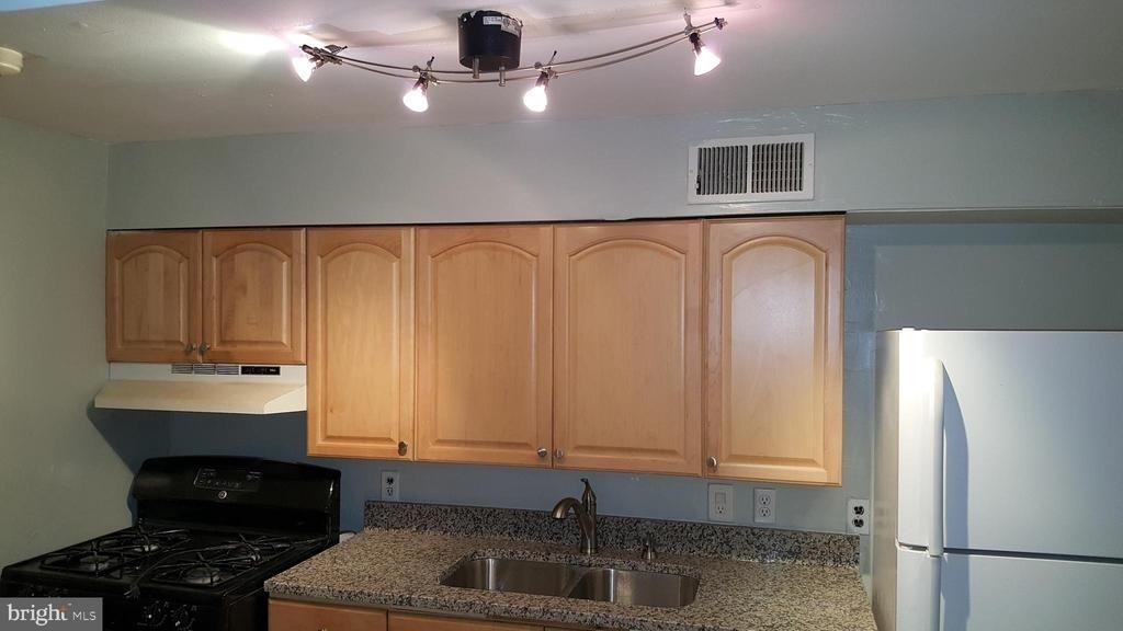 624 Stirling Street - Photo 24
