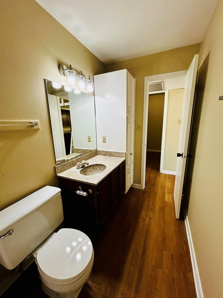 1000 W 26th St - Photo 19