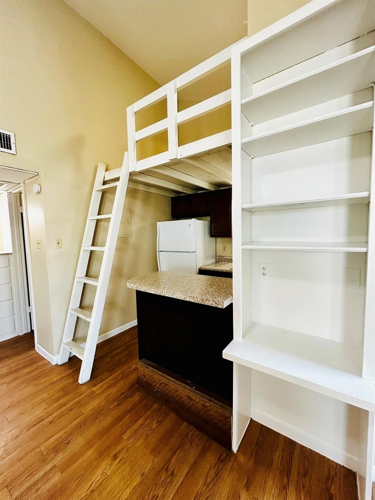 1000 W 26th St - Photo 12