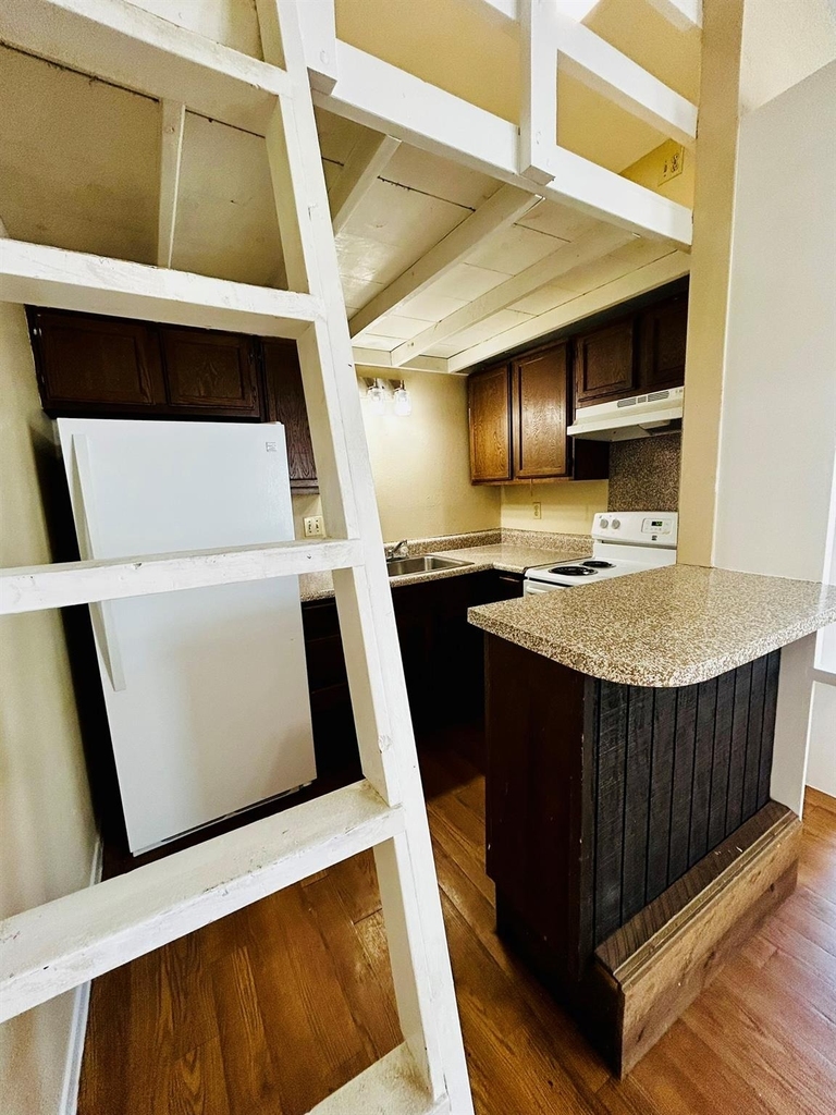 1000 W 26th St - Photo 9