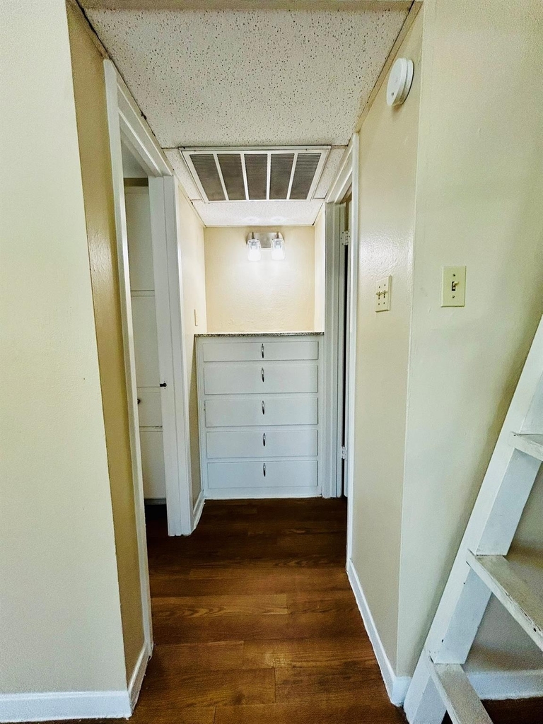 1000 W 26th St - Photo 13