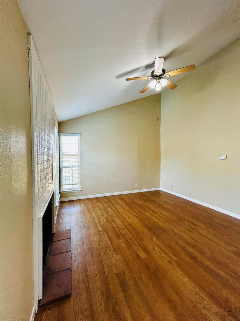 1000 W 26th St - Photo 5