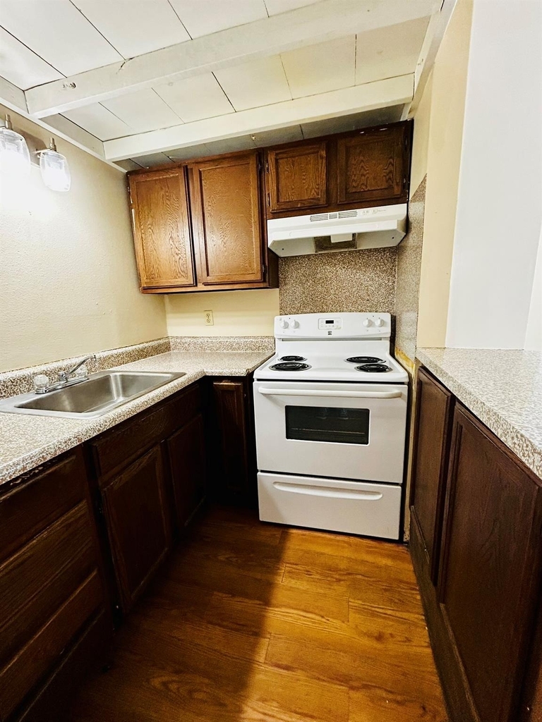 1000 W 26th St - Photo 10