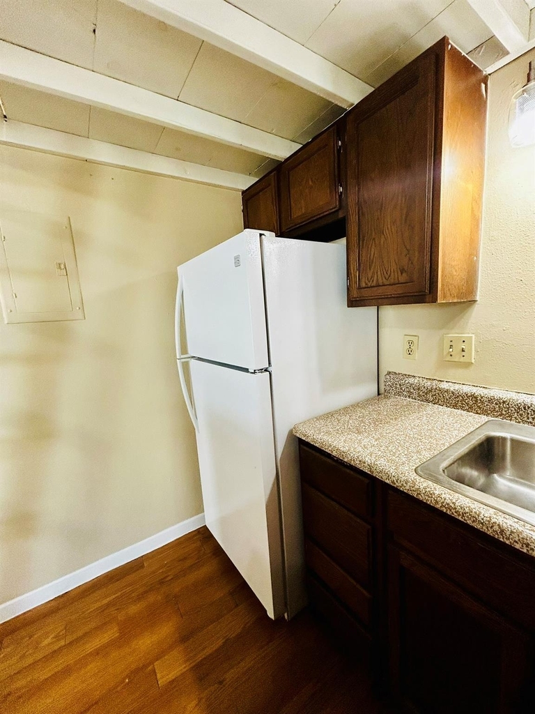 1000 W 26th St - Photo 11