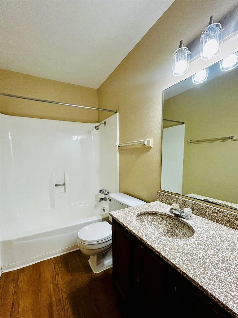 1000 W 26th St - Photo 17