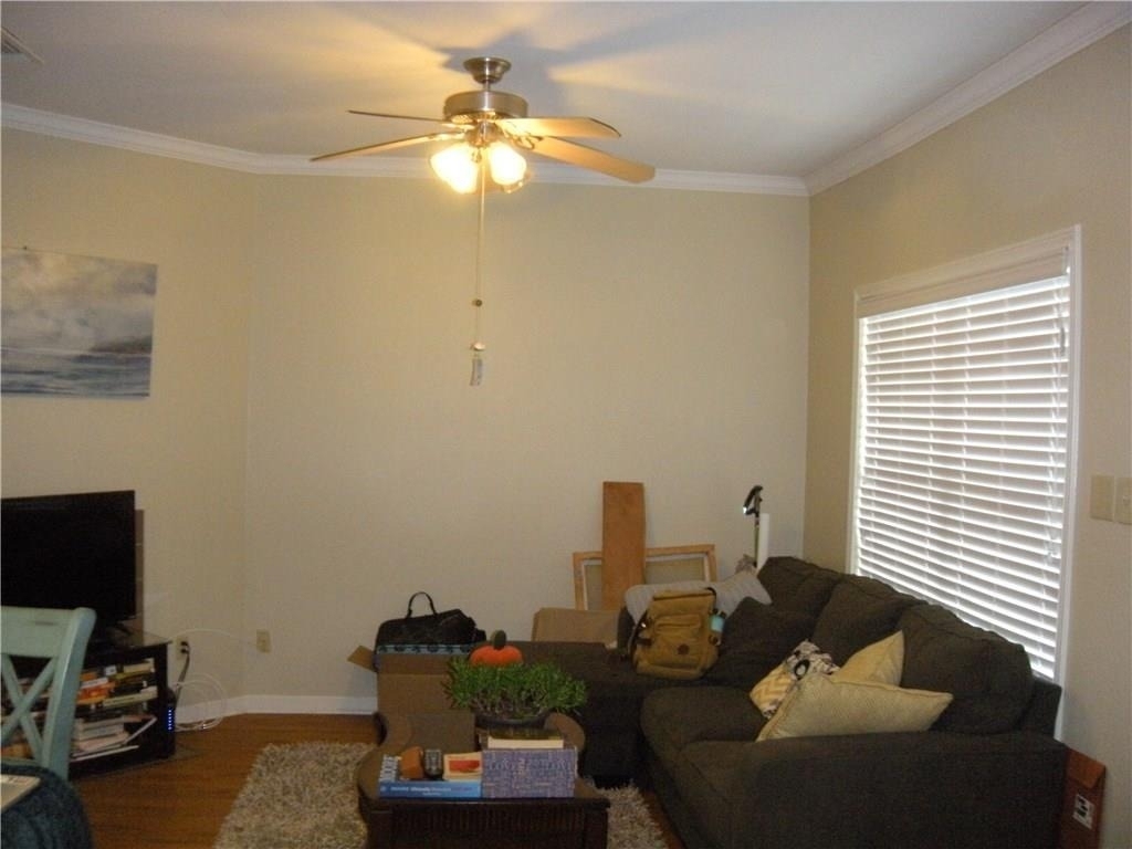915 W 23rd St - Photo 2