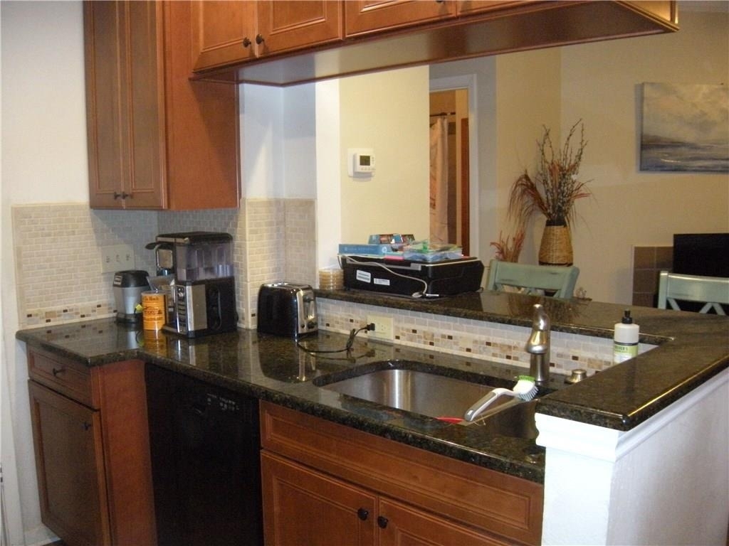 915 W 23rd St - Photo 7