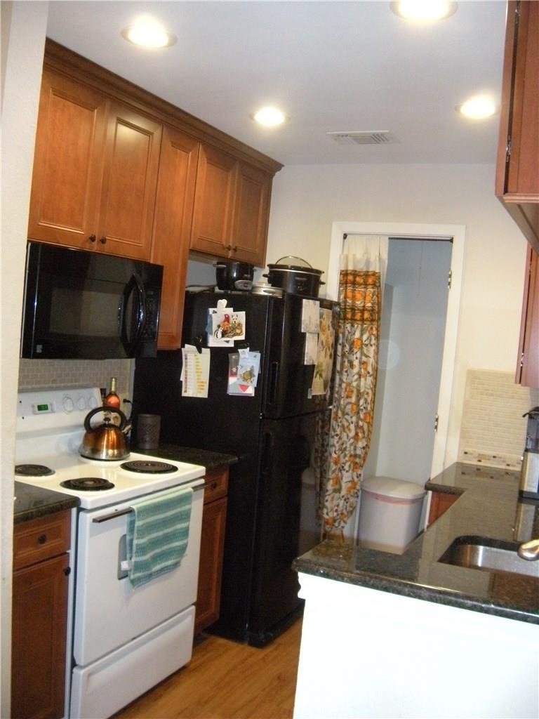 915 W 23rd St - Photo 5