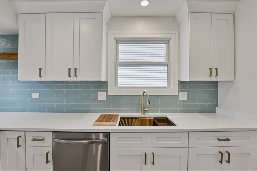 9705 Oak Park Avenue - Photo 10