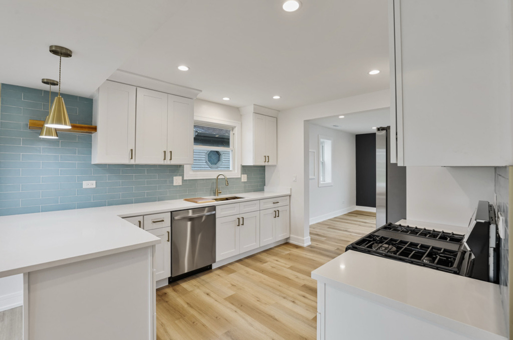 9705 Oak Park Avenue - Photo 8