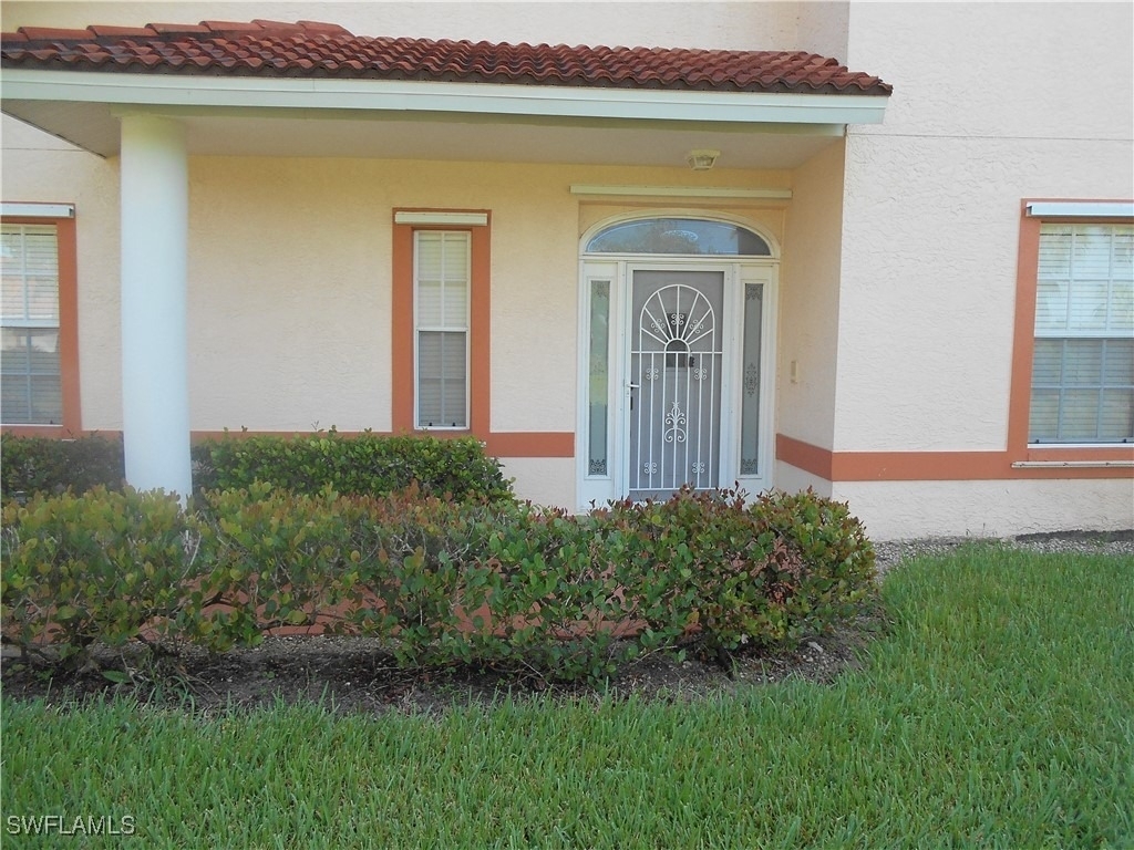 230 W Naomi Drive - Photo 0