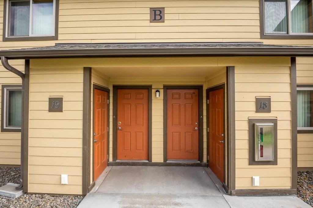 703 12th St - Photo 2