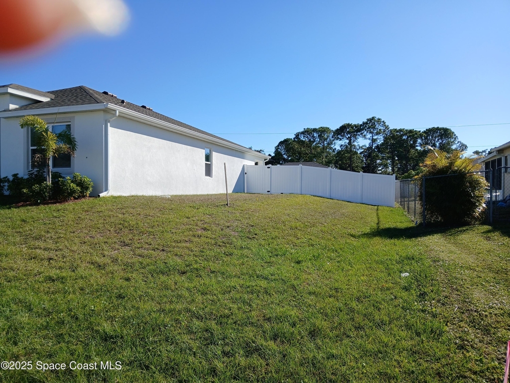 1560 Gardenton Street Nw - Photo 10