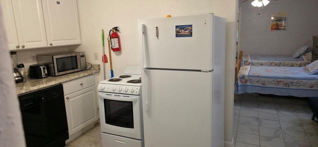 1915 Avenue O 1/2 Rear Unit A - Photo 14